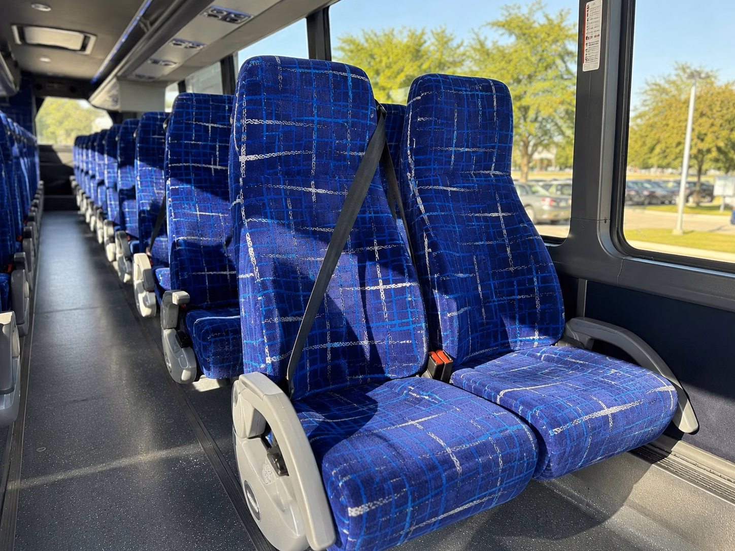 charter bus rentals for large prom groups in plymouth and the twin cities