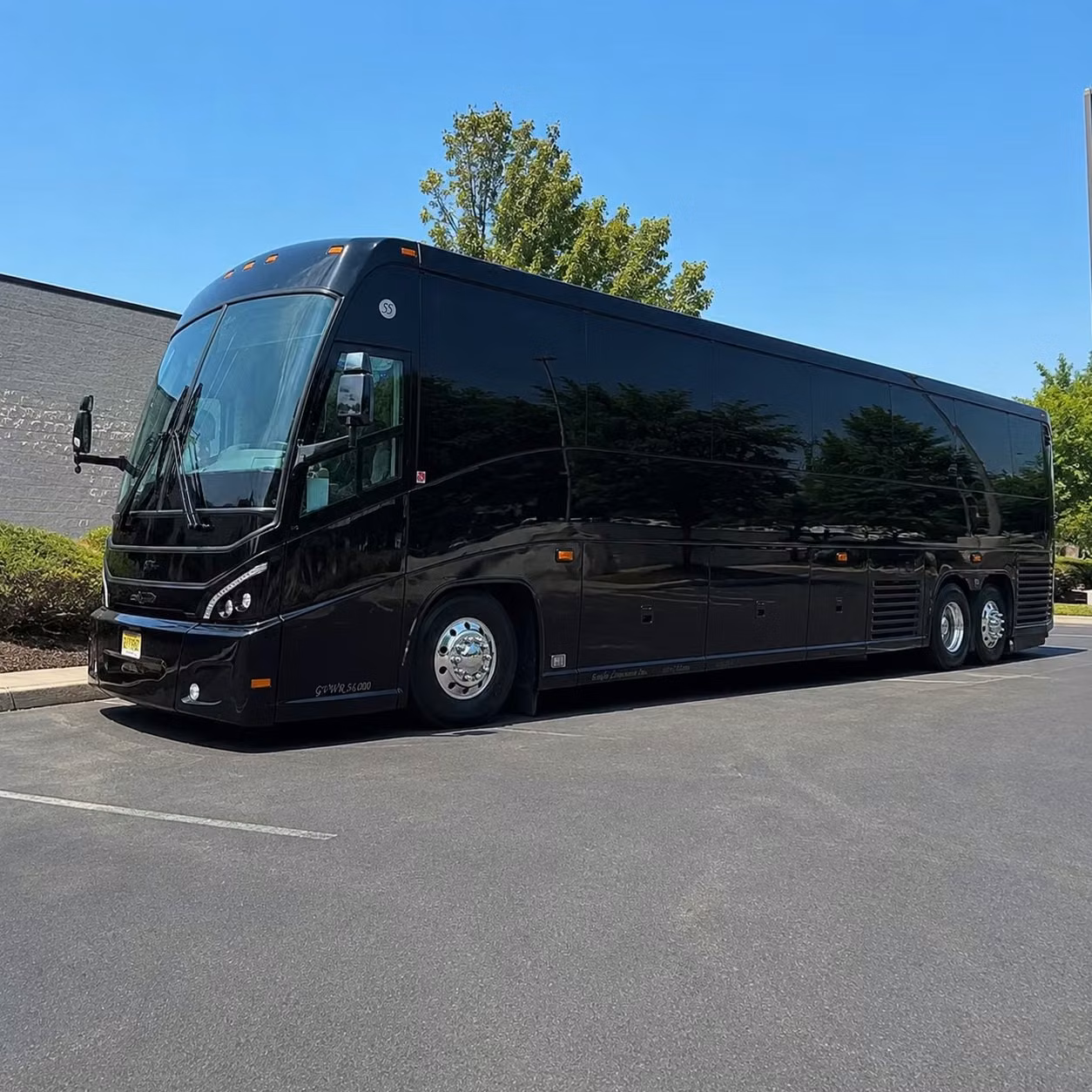charter buses to the minnesota zoo and science museum are easy to book in plymouth
