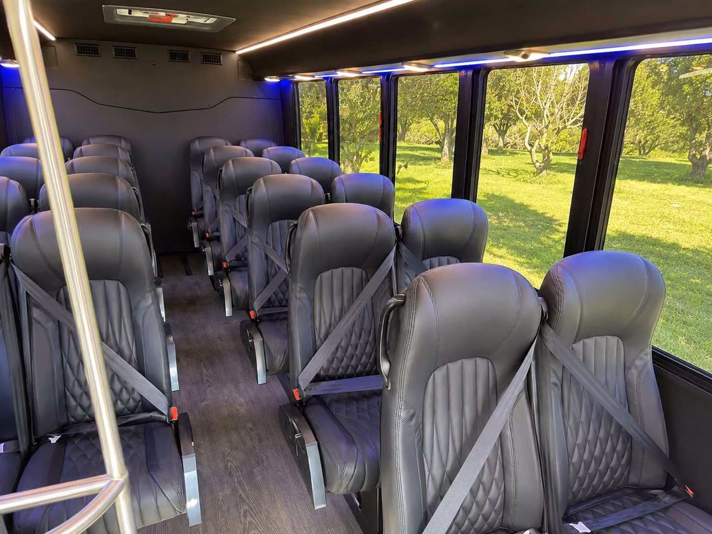 use a minibus or charter bus for plymouth school groups visiting minneapolis museums